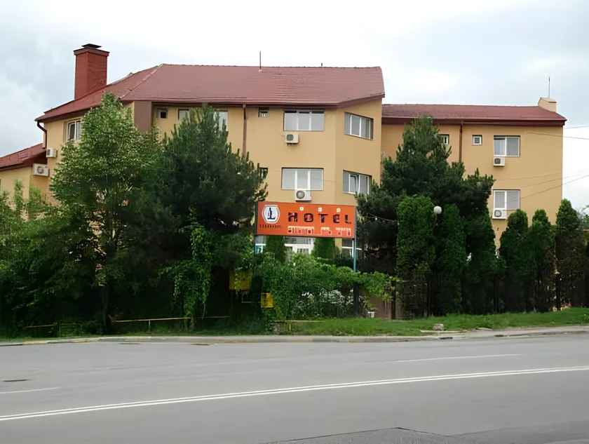 Hotel Liliacul - Image 1