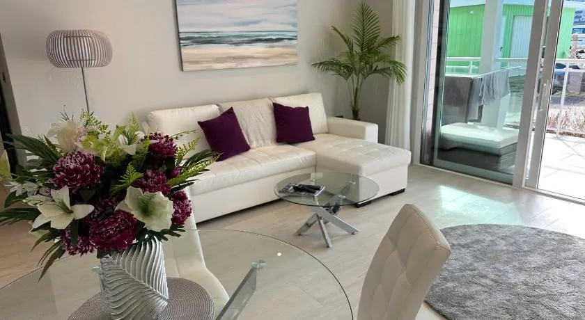 Marina Club - Luxury Apartment in Ocean Village - Image 1