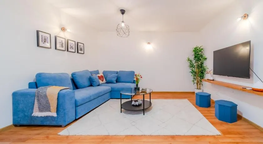 Peaceful Nest In City Center - Happy Rentals - Image 1