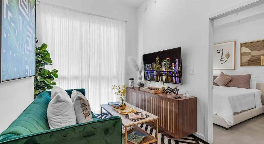 Miami Magic Vibrant 2 Bedroom with Free Parking - Image 1