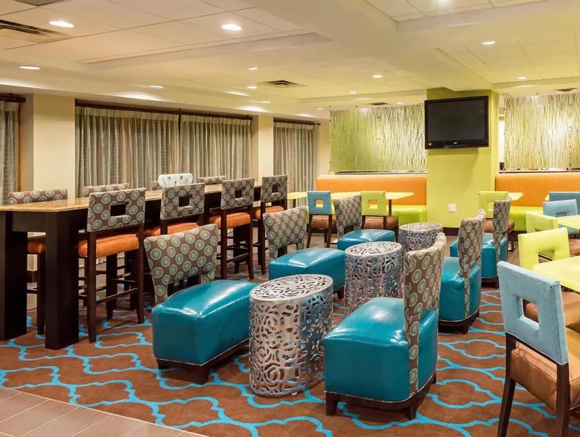 Comfort Inn & Suites Tampa North I-75 - Image 1