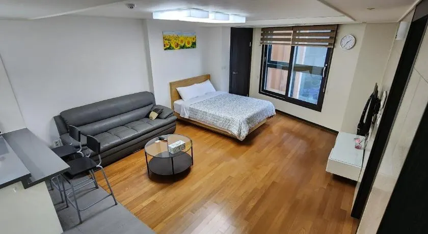 Haeundae Bada Stay - Image 1