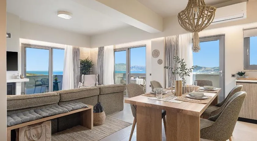 Emmanuel's Sea View Luxury Apartment - Image 1