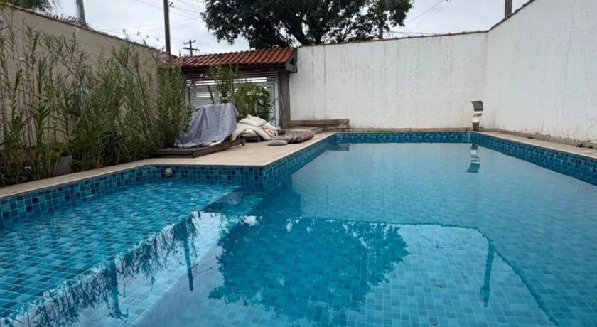 Casa Praia Grande 5min praia, 2 vagas, wi fi , 3 banheiros , piscina grande , freezer extra gelo , churrasqueira , até 9 pessoas - Image 1