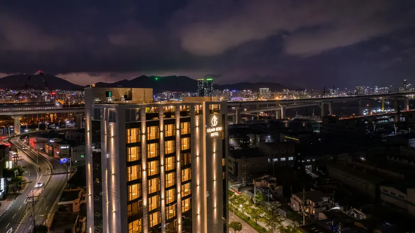 Yeongdo Grandbern Hotel - Image 1