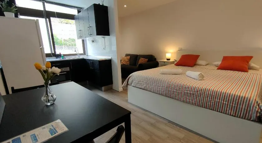 Sea loft with a huge bed - Image 1