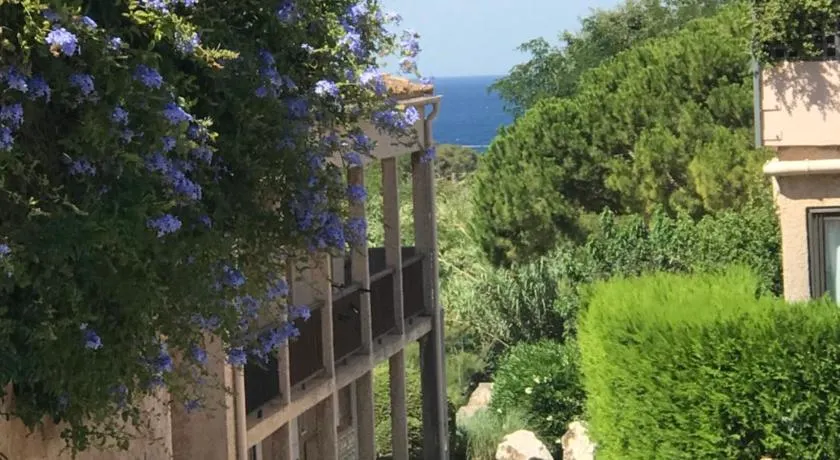 Studio 2 adultes 2 enfants Sanary sur Mer à 800m de la mer - Image 1