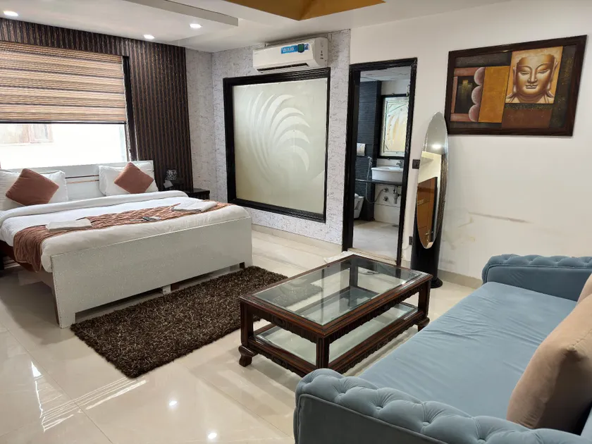 Hotel Daanish Residency - Image 1