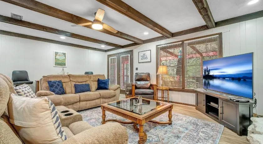 Hudson Manor home - Image 1
