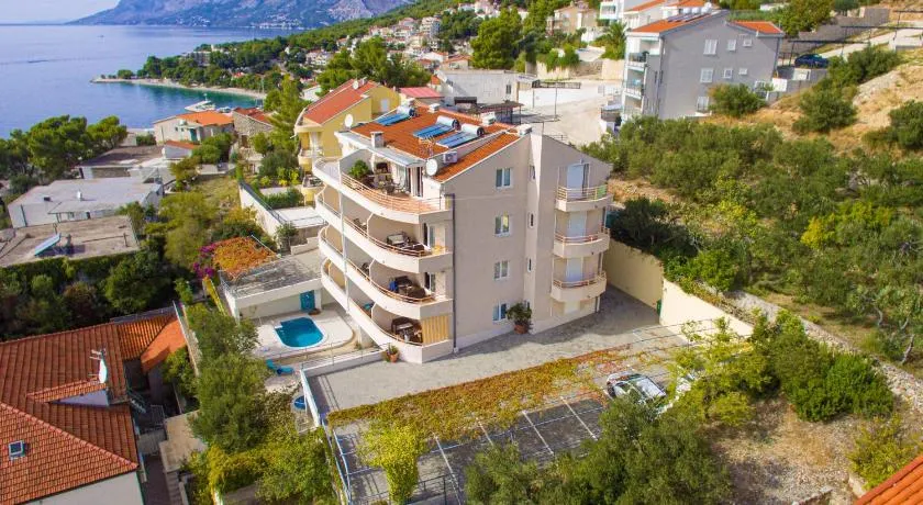Appartement de deux chambres avec la terrasse et la vue sur le mer Brela, Makarska (A-20065-b) - Image 1