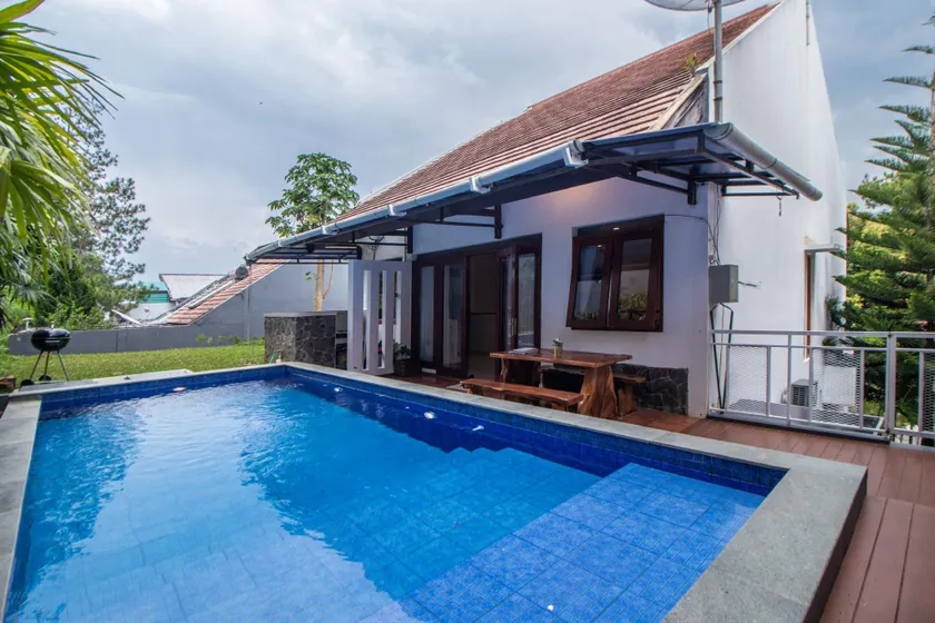 Family Only Villa with Private Pool & Hill View- De Reiz Dago Syariah 3BR - Image 1