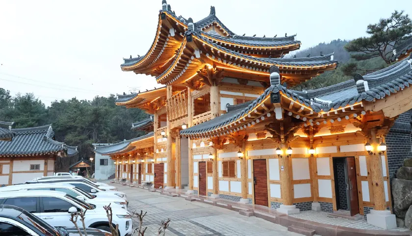 Songnim Hanok Village - Image 1