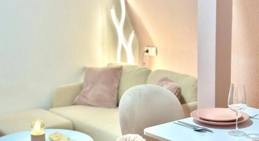 Pink Sissi Hideaway mit Seeblick - Image 1