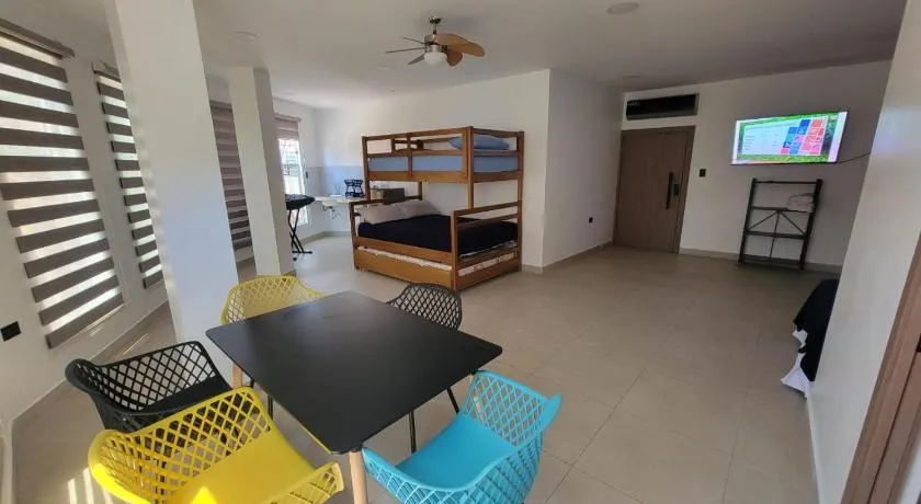 Danna Suite 1 Familiar - Image 1