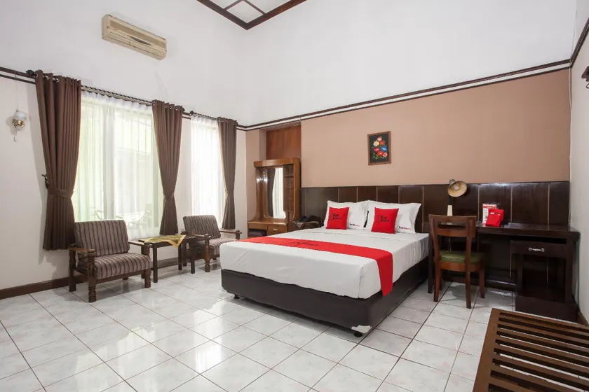 RedDoorz near Balai Kota Malang - Image 1