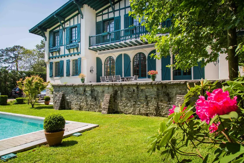 Maison Cuevas - Image 1