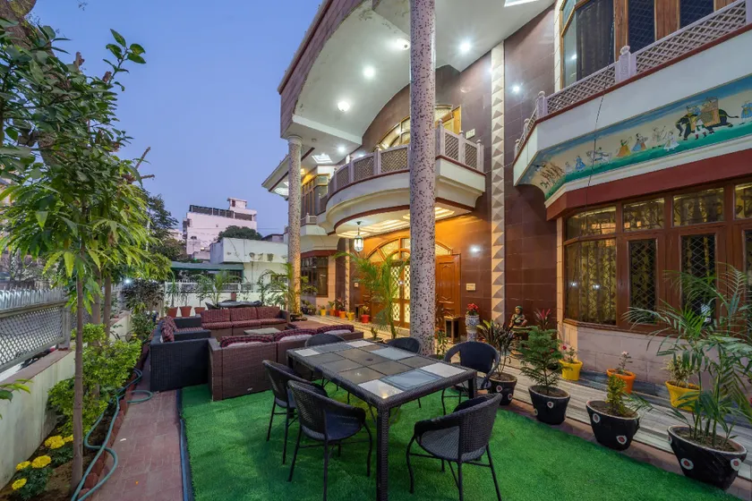 V Inn Villa - Image 1