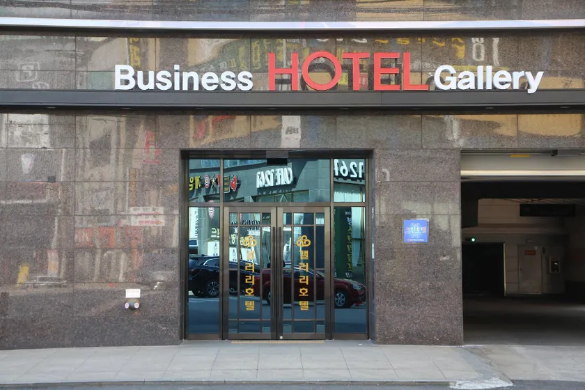 Gallery Hotel - Image 1