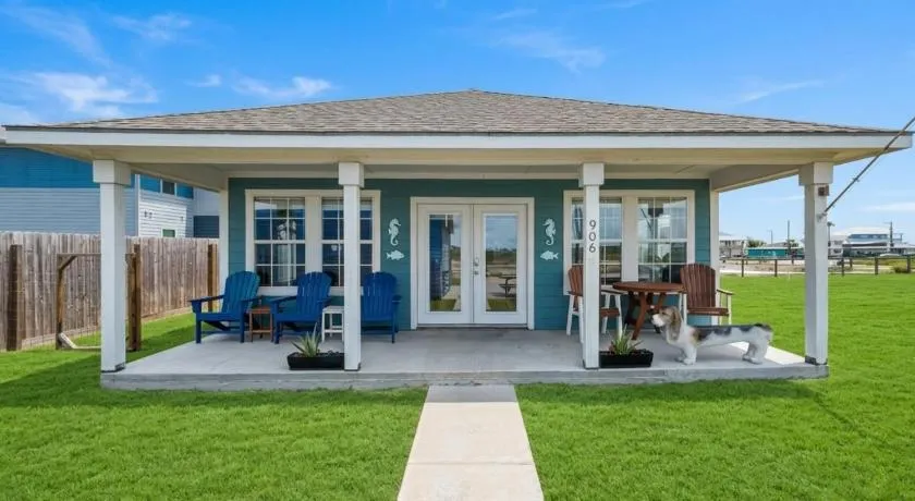 Inn at Dolphin Bay - Image 1