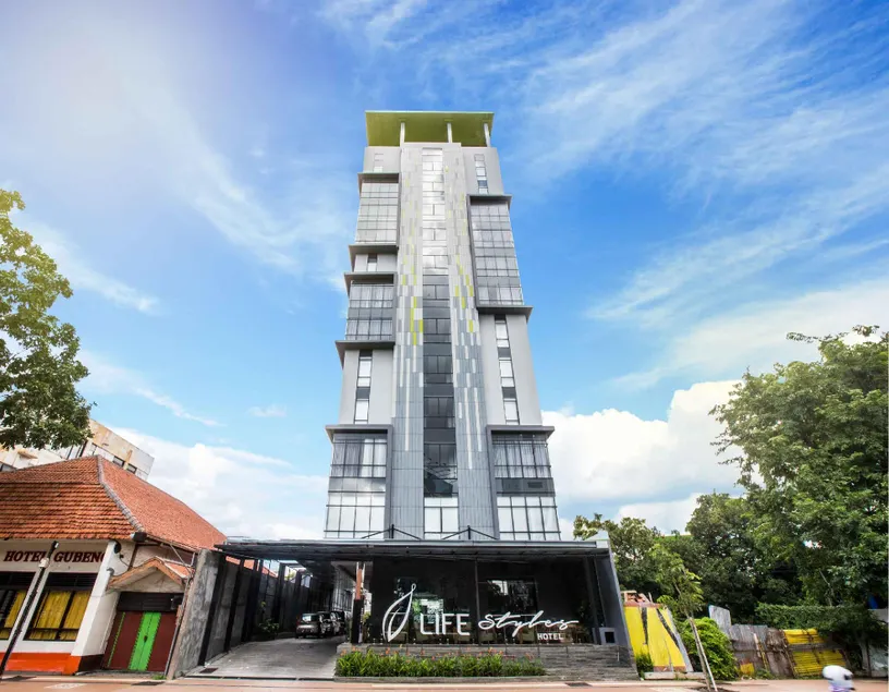 The Life Styles Hotel Surabaya - Image 1