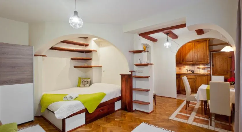 Green Apartment - Image 1
