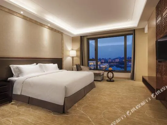 Leida Hotel - Image 1