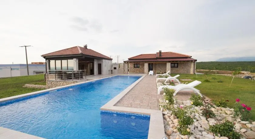 Villa totalmente equipada con barbacoa y piscina privada - Image 1