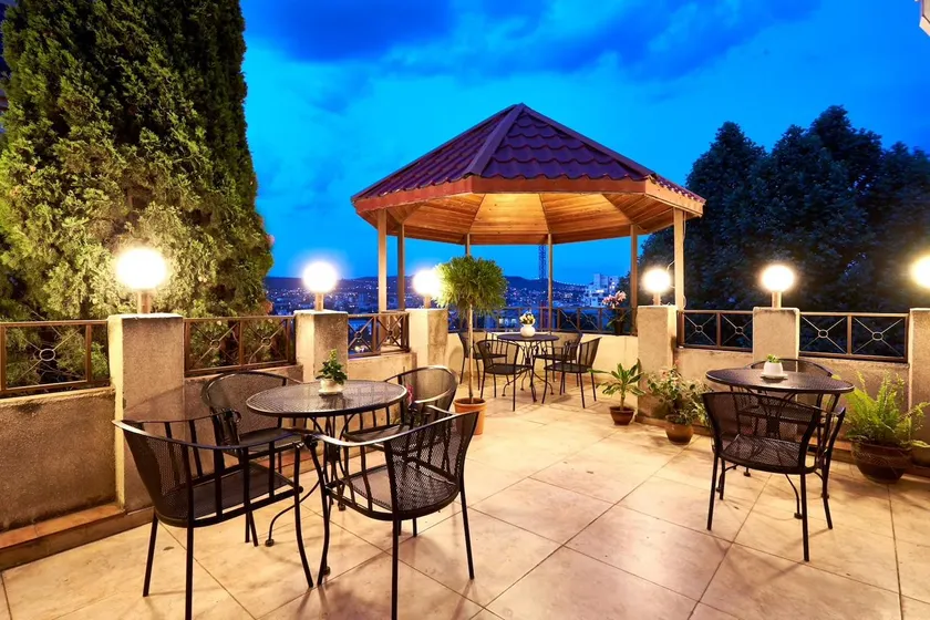 Iliani Hotel - Image 1