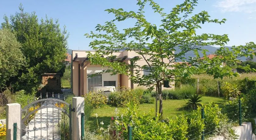 Casa apta para niños con jardín y barbacoa | Vistas a la playa - Image 1