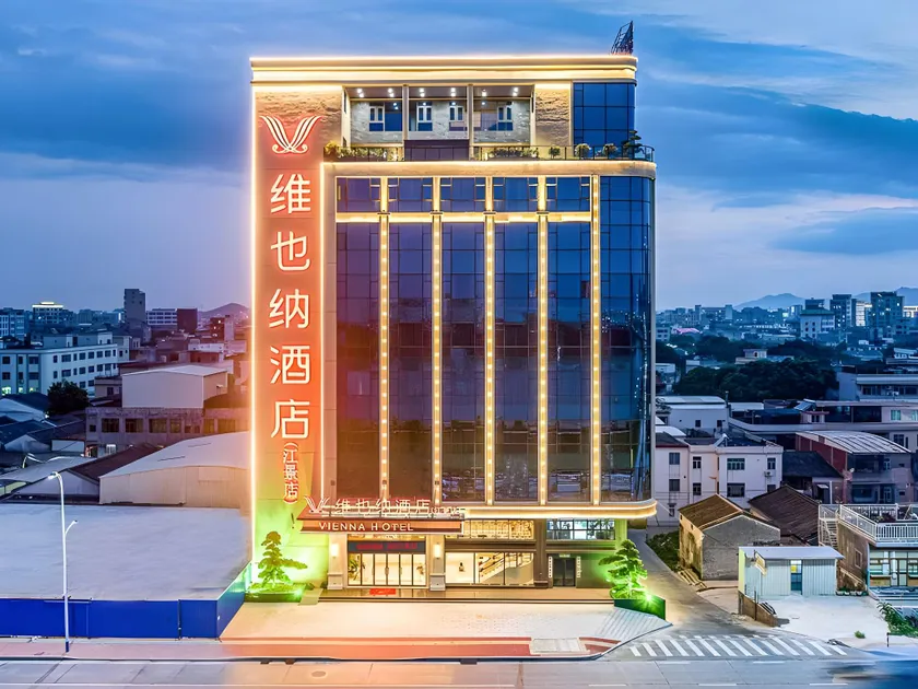 Vienna Hotel Chaozhou River View - Image 1