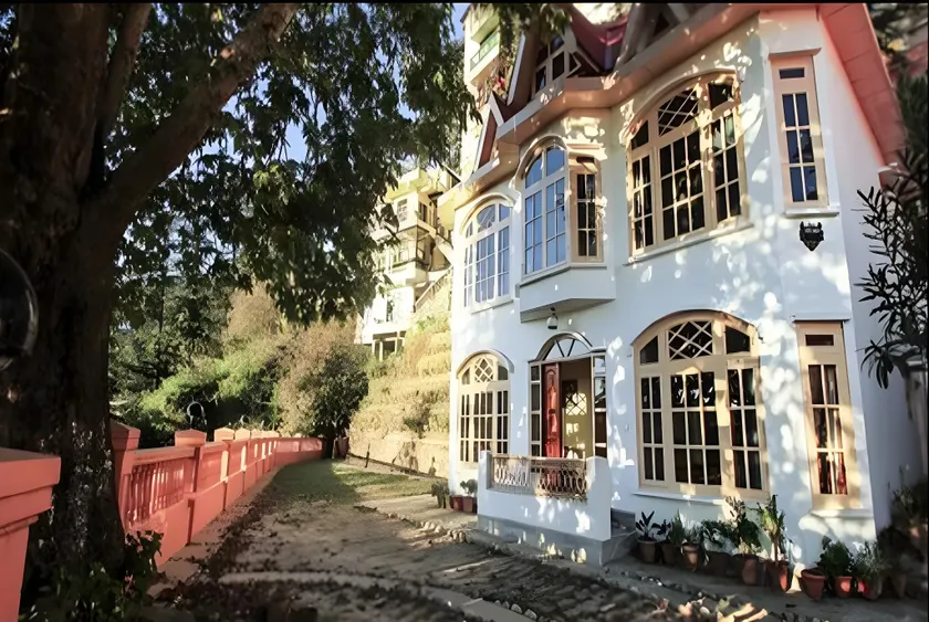 Hotel Kalra Regency - Image 1
