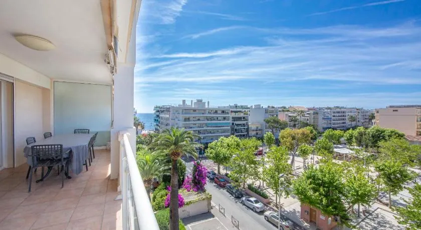 Apartment 2 bedrooms 2 bathrooms clear view in Palm beach area - Image 1