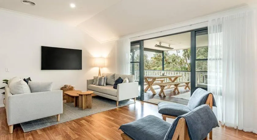 Oceanview Luxury Retreat Amongst the Trees - Image 1