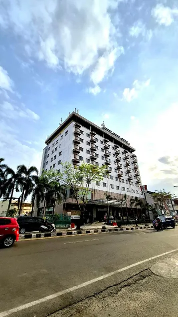 Royal Asia Hotel - Image 1