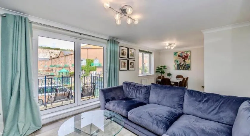 Bloomsaway FreeParking 3Bedrooms BN278NEP - Image 1