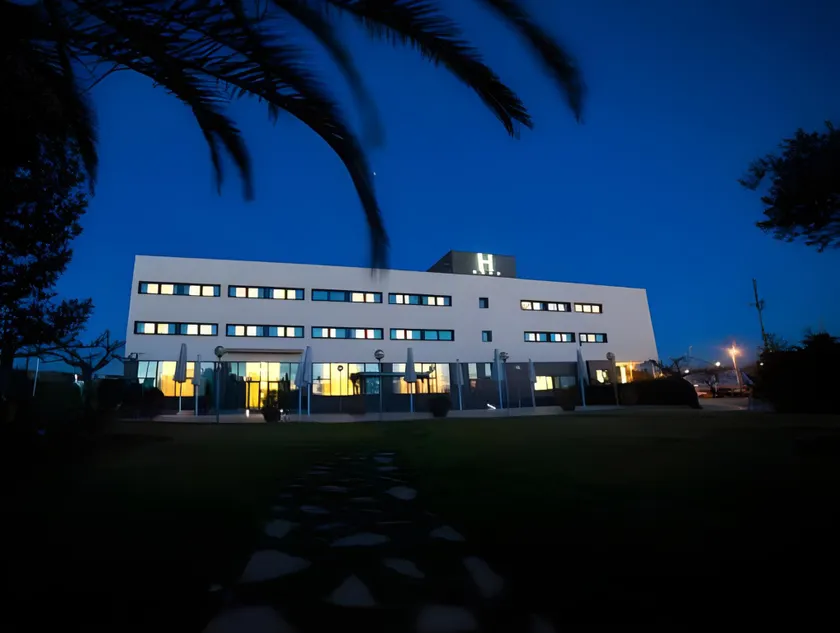 Brea's Hotel - Image 1