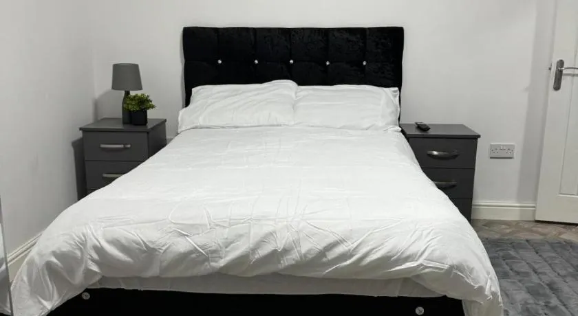 1 bedroom kitchen Flat - Image 1