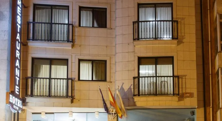 Hotel Restaurante Pontiñas - Image 1