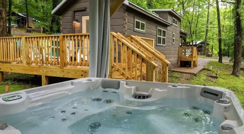 Peggers Cabin Luxury Rustic Tiny Cabin Spa - Image 1