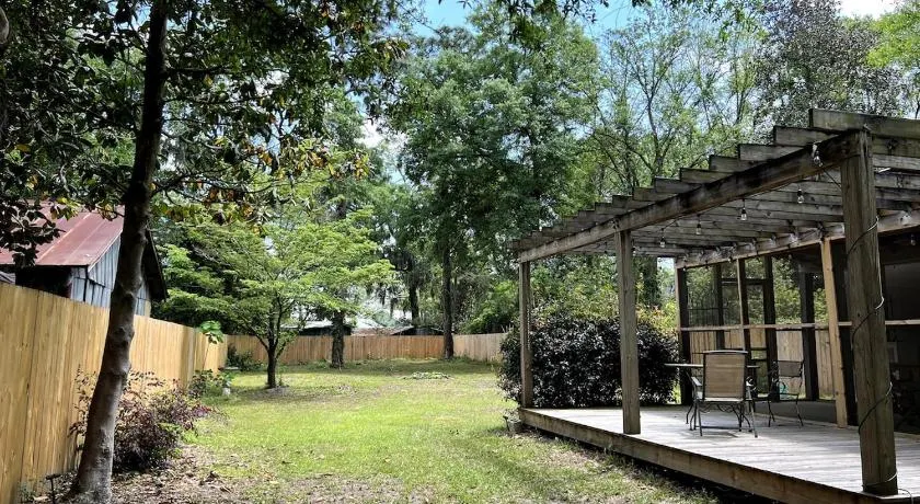 The Grayson Heart of Park Circle with huge yard - Image 1