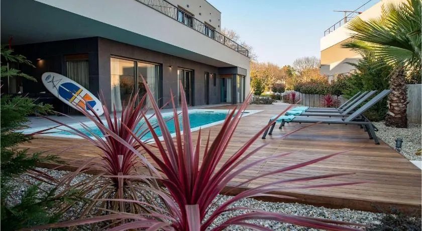 luxury Villa One Way - Image 1