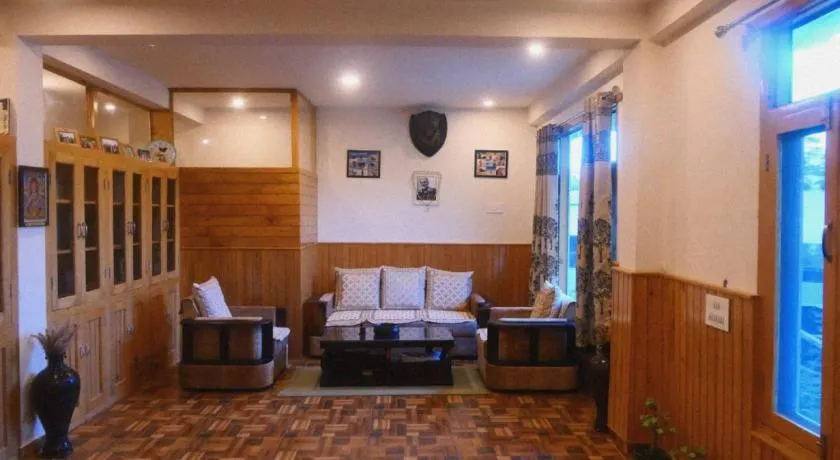 Alpine Lodge And Stays - Image 1