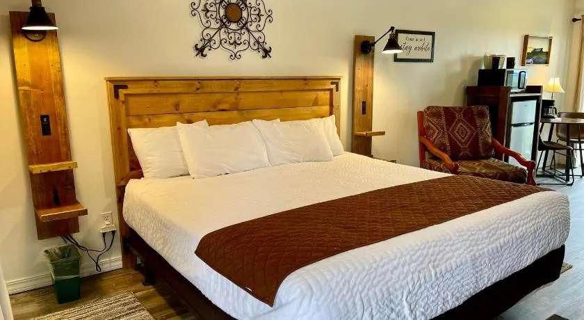 Mountain View Guest Motel - Image 1