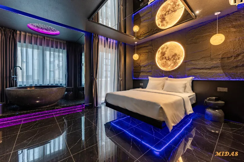 Midas Hotel 2 - Image 1