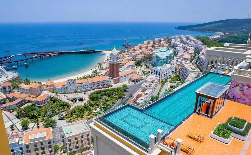 Pearl Vista Luxury Serviced Apartment Sea View & Fireworks View - Image 1