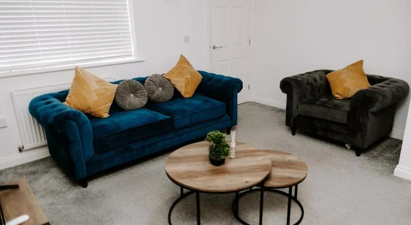 Newly Renovated 3 Bed 2 Bath Home Stockton on Tees with FREE Parking - Image 1