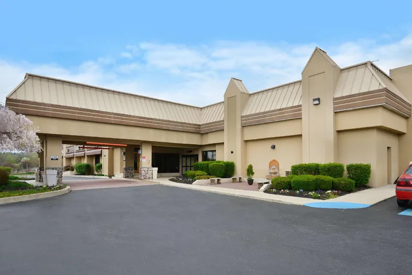 Clarion Hotel and Conference Center Harrisburg West - Image 1