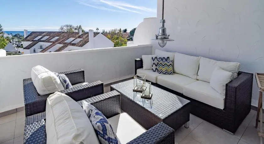 ELD1-Stunning 2 Bedroom Penthouse in Puerto Banus - Image 1