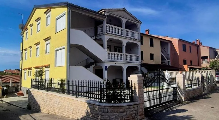 Guest House Casa Mia - Rooms & Apartments - Image 1