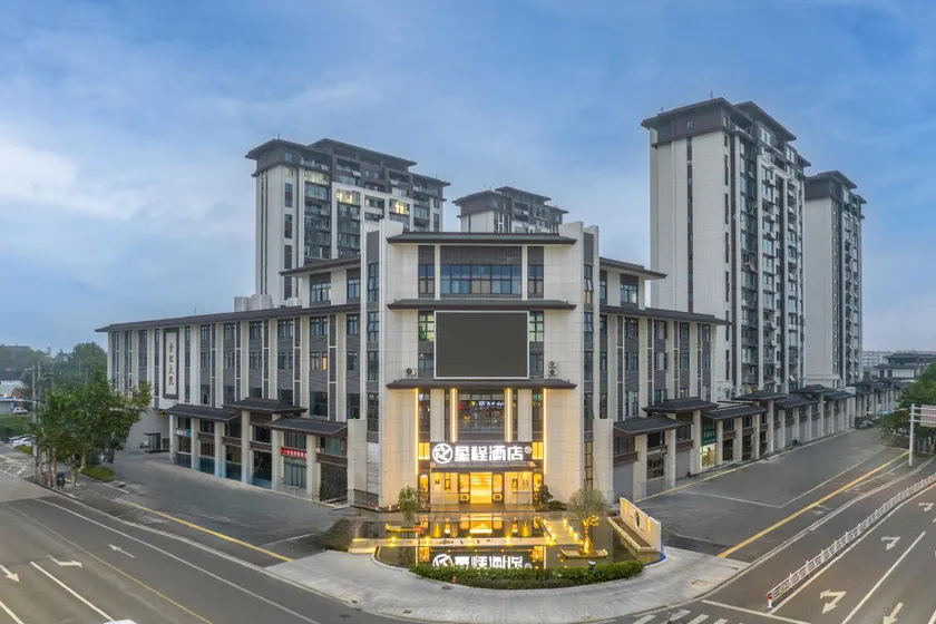 Starway Hotel Huai'an Jinhu Suning Plaza - Image 1